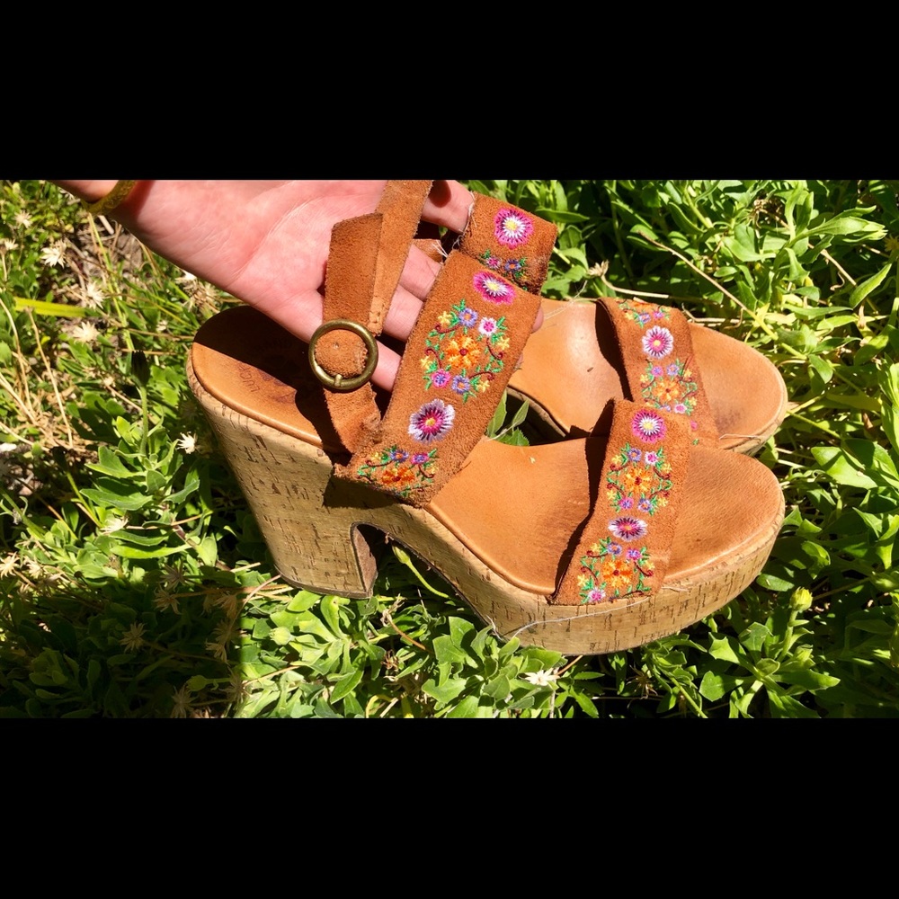Vintage: 70s “Flower Child” Lucky Brand Heels